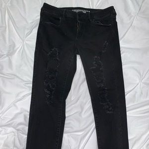 american eagle black ripped jegging crop